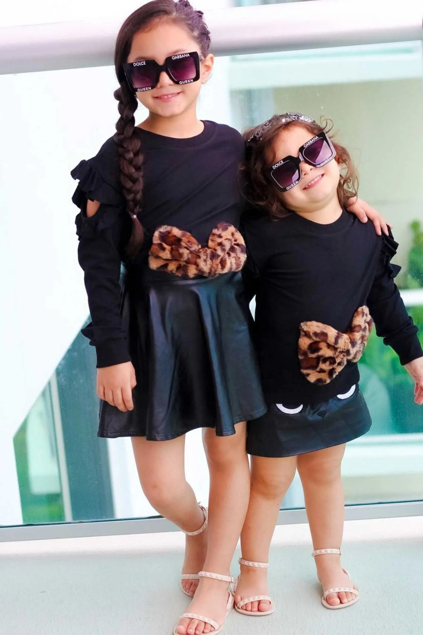 Little Girls Cut Out Sleeve Sweatshirt with Leopard Fur Bow