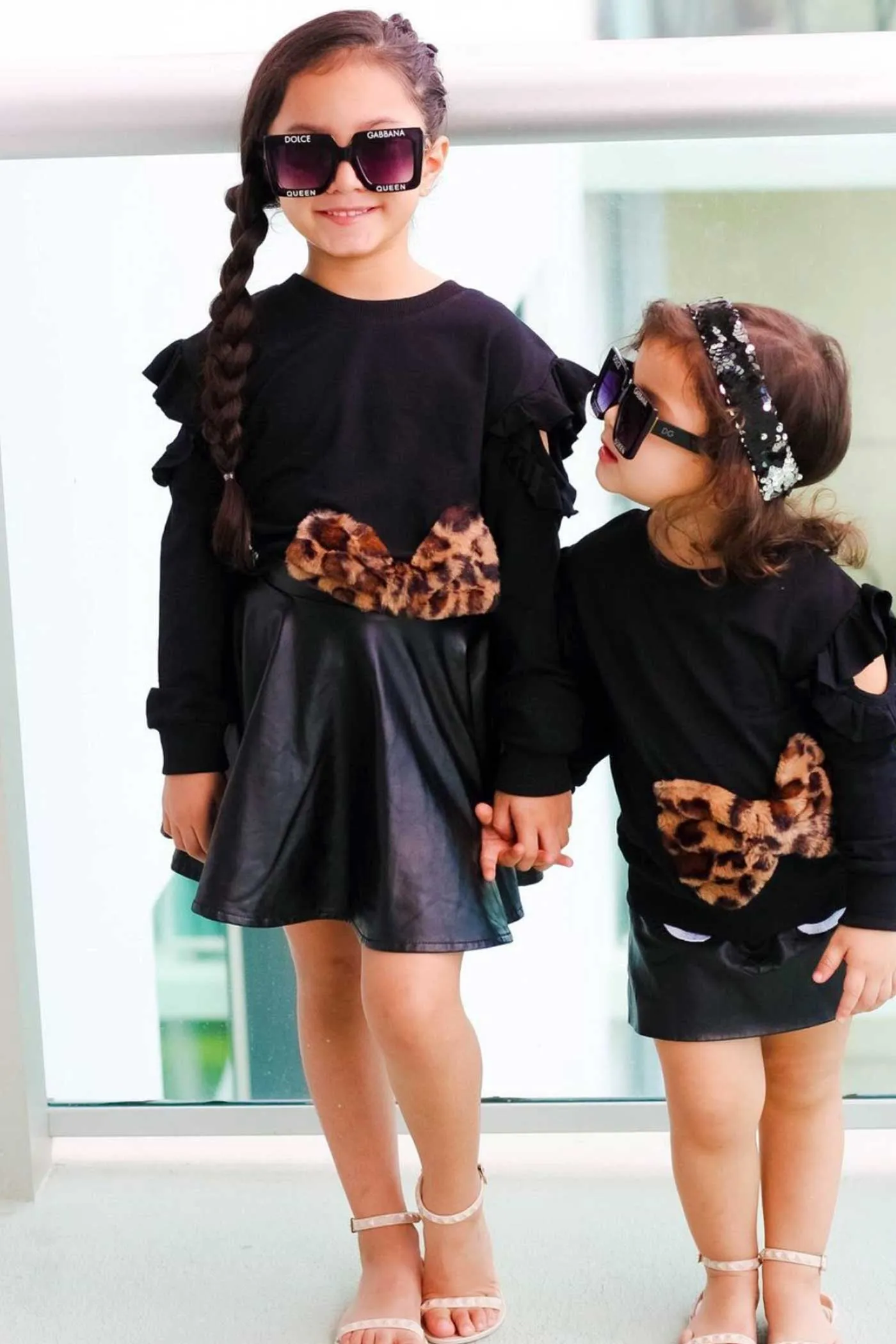 Little Girls Cut Out Sleeve Sweatshirt with Leopard Fur Bow