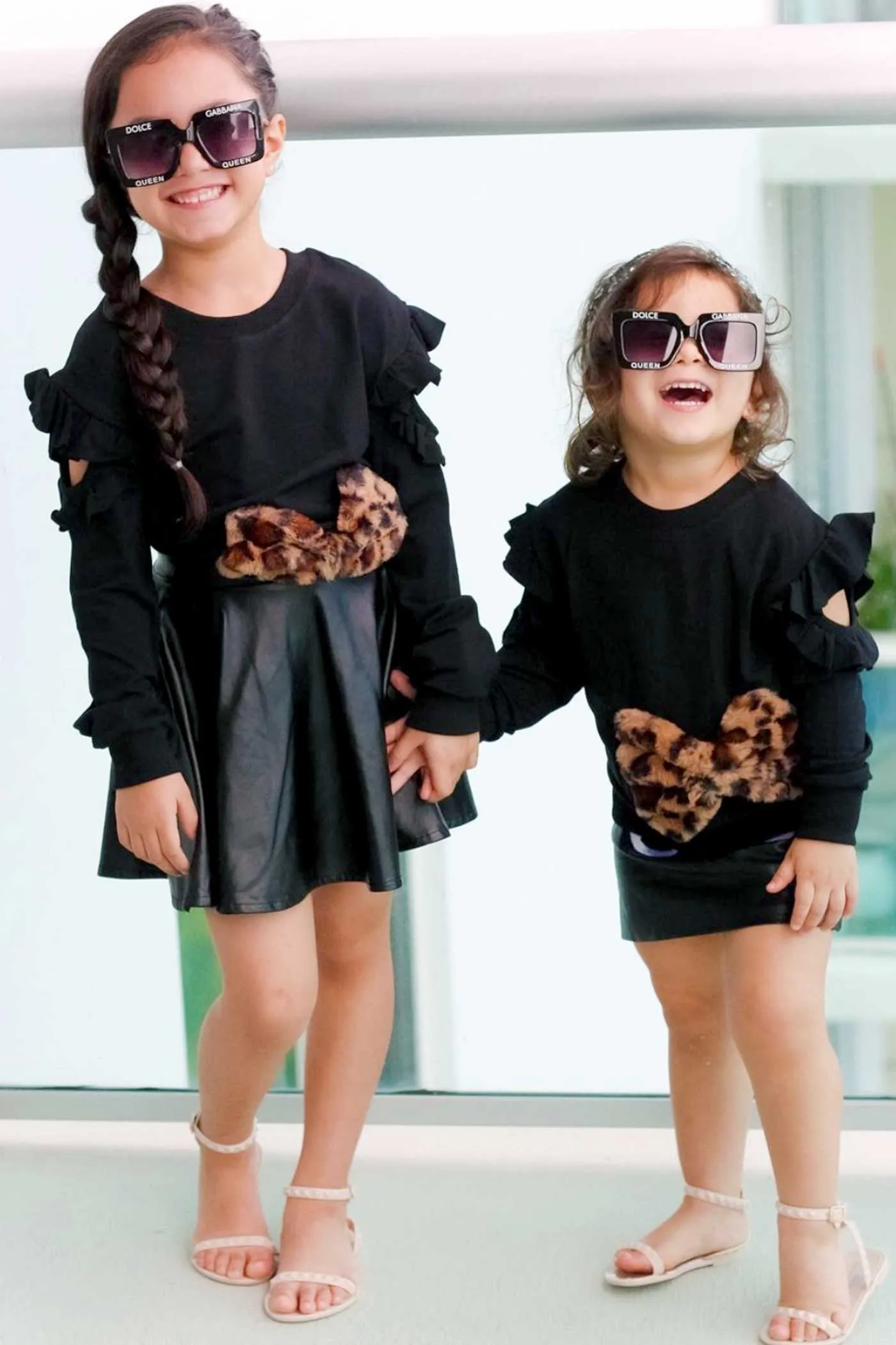 Little Girls Cut Out Sleeve Sweatshirt with Leopard Fur Bow